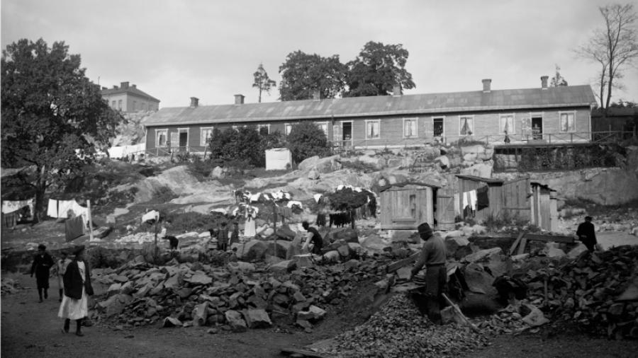 Nödbostäder vid Valhallavägen/Körsbärshagen, år 1908. Foto: Axel Malmström/Stockholms stadsmuseum